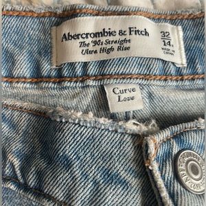 Abercrombie & Fitch Curve Love The 90s Straight Ultra High Rise